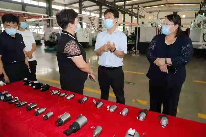 山村老妇女大吊日肥B安阳市市长高永一行莅临我公司参观调研